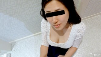 沮喪的女兒堅持一個雞巴