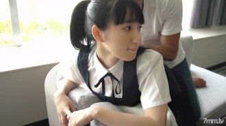 和穿著制服好看的黑发萝莉少女蚀刻/艾