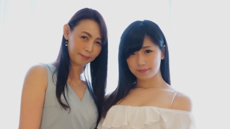 在豐島區買！忘記嚴格職業的丈夫，從白天開始母女的魔晄遊戲！享受比較色情的身體。 Yuko Imai (48) Kaori-chan (23)