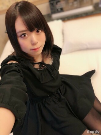 [Personal shooting] Nanase 18 taong gulang Nogizaka grade magandang babae! Miraculous cuteness! Siya ay may mahinang personalidad at ginagawa ang anumang sinasabi niya! Para akong hilaw na titi na may idol-class na cute na mukha! Ang isang malaking halaga ng seeding na may makapal na tamud na naipon sa reservoir!