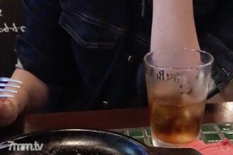 [Istri Biasa / Termasuk 2 Bonus] Gonzo menemani istri saya berbelanja untuk tempat kerja baru. Saat Anda memasukkan ayam ke dalam dirinya, dia menjadi bersemangat dan cum. Paksa dia meminum air mani yang kental.