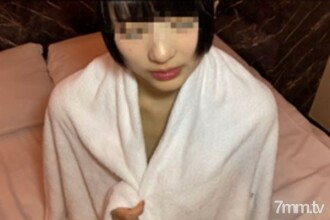 Seorang gadis muda dengan gaya yang cukup bagus. Seorang wanita cantik bersuara comel dan berbadan comel