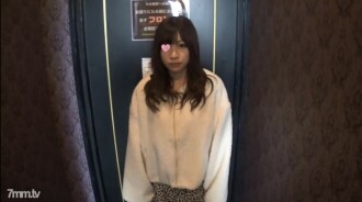 【모무 첫 촬영】어패럴 점원 아미짱 19세 인생 첫 이키에 곤혹! POV! ! 【개인 촬영】