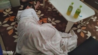 * Limité [Individuel] Une femme qui fuit son mari et vit chez ses parents. Creampie sur un autre bâton pendant la journée en vacances