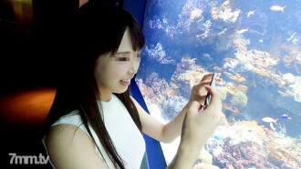 【个人拍摄】与G罩杯大胸女大学生中出接吻。一个有橡胶但没有接吻的女孩在射精后立即被猛击！吻完她的舌头后，她用我们的舌头收紧她的阴户，所以当我把橡皮筋取下来生插的时候，她继续抽搐并达到高潮！