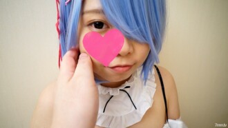 [Walang sensor sa mga damit na pang-cosplay hanggang sa huli] Rezero Rem / Isang masunuring M na batang babae na naglagay ng dila sa kanyang anal na naka-uniporme ay muling lumitaw! Sa pagkakataong ito siya ay isang katulong at nagsisilbing dilaan ang kanyang mga daliri sa paa. Paggulong gamit ang laruan, siyempre, walang saplot at vaginal cum shot
