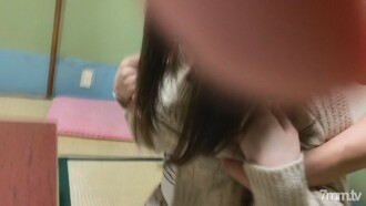 Bis morgen [Individueller] Kinderbetreuungsbetrieb geht bankrott. Eine Frau, die ihren Job bei ihrem Mann verliert und widerwillig zweimal mit einem anderen Stock vaginal abgespritzt wird