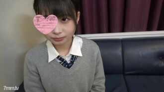 10代現役生。透明感のある制服姿、ベイビーフェイスの色白美少女に大量顔射。