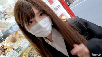數量有限【未刪減】“你不和我在一起嗎？”一個高大的美腿學生走近一位與朋友有關係的講師