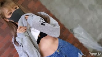 Week-end uniquement [Non censuré] Coup dans les toilettes d'une fille délicate et d'un immeuble à plusieurs locataires ・ Éjaculation vaginale continue à l'hôtel