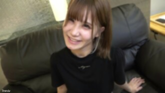 Isang half-doll, 157 cm, 43 kg, maputi ang balat at payat. Sa namumukod-tanging alindog ng 22-year-old beauty cram school teacher, hindi ko maiwasang mag-isip, "Okay lang bang gumawa ng mali sa guro?"