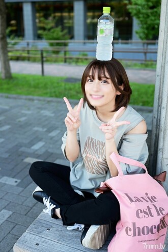 【流出】本〇翼!？自称陰キャのゲーマー　自然体が美しいナチュラル美少女　入れただけで痙攣する超敏感なスリムボディーに中出し【個人撮影】【4K高画質DL有】