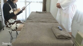★A metade do preço começa até 03/11! ★[Não] Uma beldade de pele clara com seios de pombo (na verdade, seios pequenos) que finge ser legal também é obediente ao prazer! Revele automaticamente sua boceta raspada com os olhos fechados! ! *3 principais benefícios de revisão incluídos
