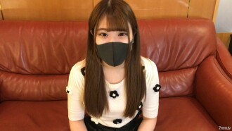 Um estudante profissional de 20 anos com o objetivo de se tornar um dublador. Abuse da garganta, que é a próxima coisa importante depois da vida, com um boquete → esperma facial.