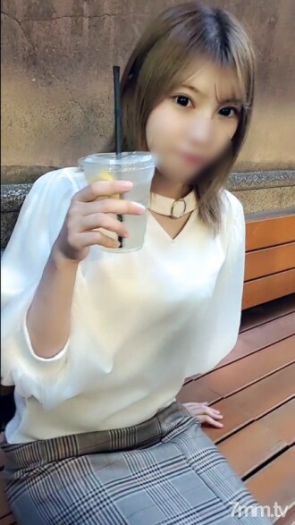Creampie-Sex mit der Kosmetikerin ihrer Freundin, die es am Hotel*-Auftritt nicht ausstehen kann
