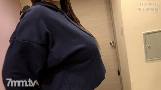 * 限定【奶操衣服捏】神奇的Lcup gal是第一次操！借比脸还大的巨乳，干妈喂奶打手枪两次射精！ [初次限定福利：母乳喂奶打手枪]