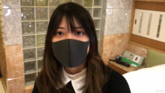 Seorang wanita cantik berusia 20 tahun yang menjadi penganggur kerana pembelaannya. Terdesak menghisap sambil diliputi air liur untuk wang → Pancutan air mani muka besar-besaran.