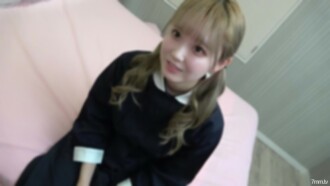 Giọng nói hổn hển tuyệt vọng trong khi kìm nén giọng nói. Hãy thưởng thức cô gái loli tóc vàng với một lý do.