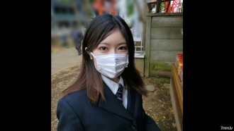 Nombre limité! !! Si vous remarquez, cet enfant est déjà une étudiante ◯ qui a obtenu son diplôme ce printemps ! !! Fornication obscénité en fin de vie scolaire en super secret avec la fille d'un ami qui aime tonton ! !! (Creampie)