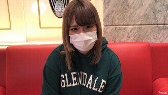 Une fille de 23 ans travaillant dans une station-service. Sa fellation qui allie peau bronzée et piercing à la langue est inévitable érection → coup de poitrine en masse.