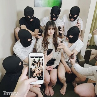【 1주일 한정 2480 → 3480 】 【무/얼굴/제재】 합계 100분. 젊음과 비주얼로 착각이 심한 색백미 거유의 여자에게, 저변의 남자들이 백탁자종을 뿌려 제재했다. FC2-PPV-2749081