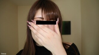 Amatrice de 20 ans en bonnet F ! Tout en secouant les seins, elle se fait baiser par la chatte de chatte rasée et le dernier est éjaculation vaginale ! FC2-PPV-2812710