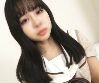 [Unzensiert] Mizuki-chan ist zu jung. Die Niedlichkeit, Erotik und Sensibilität halfen mir, mich wieder zu treffen, also machte ich einen vaginalen Cumshot auf das erotischste rasierte, rutschige Mädchen, während ich die gleiche Uniform trug wie zu meiner aktiven Zeit. (74 Minuten). FC2-PPV-2824770