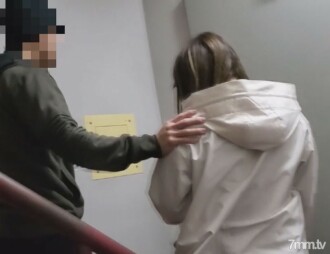 Keistimewaan terhad 2 [Individu] Ibu kepada 3 orang anak. Untuk majlis hari jadi anaknya, dia telah diturunkan buat kali pertama dengan pinjaman buat kali kelima dan badannya yang sensitif sangat gembira dengan satu lagi kayu. (Minum air mani dan tuangkan air mani ke bahagian belakang faraj) FC2-PPV-2883326