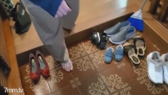 Home visit [Indibidwal] Pinapatay ang nanginginig na boses sa likod ng lola na nanonood sa bata at cum shot sa dalawang magkasunod na tao...