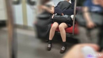 Kursus Umum Prefektur ② Gadis Hewan Kecil. Taruh rotor remote control di vagina dan naik kereta ...