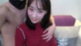 영문학을 배우는 유명 대학 1학년. 18세 색 흰색 슬렌더 미녀. 웃는 얼굴 넘치는 애교 듬뿍의 표정이 일전, 「기모치...」연호해 경험 인원수 1명의 미경험 보지가 젖어 젖어. 대량 얼굴마사에도 만면의 미소.