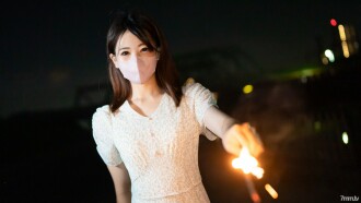 Primeiro tiro! ! Limitado até 16/11! [Sem censura] Estilo cinema! Memórias dos dias de verão em que trocávamos fugaz e violentamente como fogos de artifício. Eu nunca pensei que uma graciosa estudante universitária como ela fosse tão perturbada... duas vezes com ejaculação vaginal! !