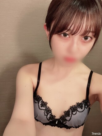 【※親バレしました 】青●学院大学志望の現３年の受験生。可愛さ満点で愛嬌バツグンの色白スレンダー美女。口内発射に人生初の中出しセックス。合計３発の射精。 
