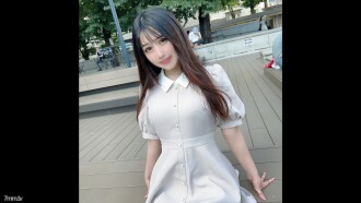 첫 얼굴 내밀기! ! 12/5까지 한정! 【무수정】감싸는 것 같은 페로몬을 자아내는 미백으로 미체의 현◯여대생에게 고무 없음 연속 질내 사정! !