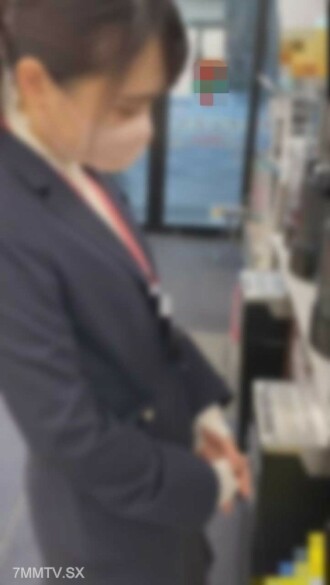 "#67" Isang mag-aaral sa unang taon na lumipat sa Tokyo mula sa kanayunan. Naka-suit si Moe pagkatapos ng trabaho! Ilipat ang damit na panloob at ipasok ito-isang malaking halaga ng vaginal cum shot habang may suot na damit ♡ Puro ♡