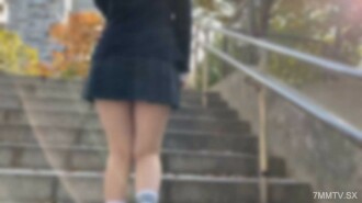 【＃71】制服ボブの**生はピュアで人見知り。公園デート中に短いスカートから見える生脚が美白で大興奮！初体験の大人セックスでビクビク感じまくり、最後は流れで孕ませ中出し♡両想い♡ 