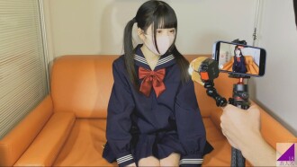 セーラー服を着た中◯生感溢れる貧乳スレンダーみくちゃんの手作り料理を楽しんだ後に着衣セックス　最後はパイパンきつまんこに生中出し【レビュー特典：高画質版】 