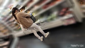 [Indivíduo] Uma jovem esposa pequena que fica bem com um rabo de cavalo em belos seios, depois de capturar uma emboscada durante a inadimplência, exposta ao ar livre e provocada na cozinha e colocar uma grande quantidade de esperma vaginal em uma boceta apertada (cuidado com barulho voz ofegante ao reproduzir a amostra)