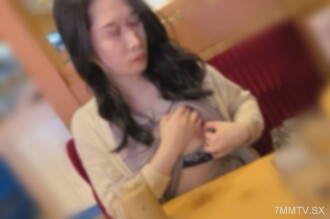 [Individuel] Une belle épouse japonaise aux cheveux blancs avec un chichikubi chuchotant écrit par le couloir du logement public, qui a été formée et a terminé le prêt et le traitement.