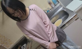 Bà già ngực khủng đeo kính Hiramitsu của Tai. Hình phạt cho việc bỏ qua liên hệ trùng lặp. Rốt cuộc, M