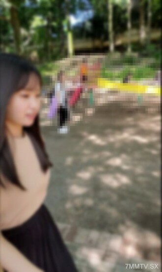 Nakunan. Sa kalagitnaan ng araw, ang mga tao sa parke ay nakalantad sa pakikipagtalik. Ako ang number one F white cup beauty, dahil pinagpapawisan at pinagpapawisan ako, nalantad ako sa hiya at pakiramdam.