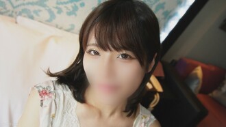 Si Rina, 29 taong gulang, isang magandang asawa at anak na may malaking halaga ng creampie at isang katangi-tanging G cup na may malalaking suso at isang ahit na pribadong bahagi.