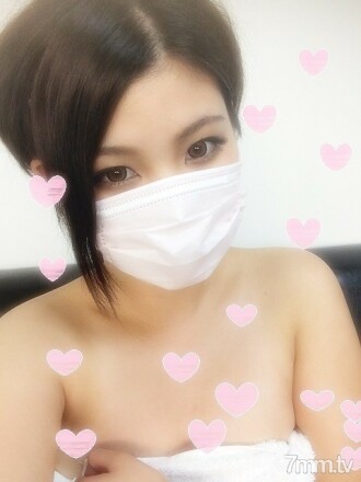 第一次射 18 歲，陰道射精！五星級女孩發現 ☆ 叔叔在可愛的 18 歲“Tsuruman”JD 中陰道射精！ 【自拍】