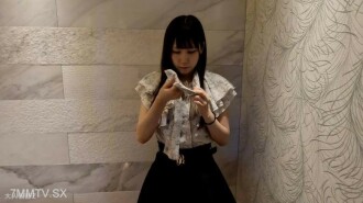 MOMO (21) Nhân viên tiệm massage xinh đẹp cạo đầu, mát xa bằng điện và miếng cạo râu hun khói