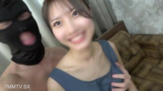 Musu放在一個著名公司高管的盒子裡。可恥的陰道暨射擊，變成了白色和薄身的紅色。