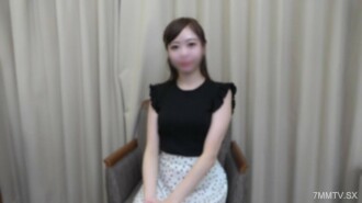 通道索赔显示沉重的新表。 **医学院生博览会-美肤苗木。一名男子的下嘴，底部沾有精液。