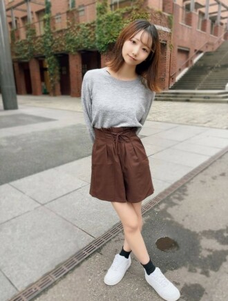 *Limitierte Stückzahl 1980 ausverkauft! [Erster Auftritt] 19-jähriger staatlicher Universitätsstudent** mit dem Ziel, Lehrer zu werden. Machen Sie dieses süße Mädchen, das den Dialekt nicht spricht, verrückt. „Warte…“, bettelte sie, schüttelte ihre Hand und ejakulierte gnadenlos eine große Menge. .