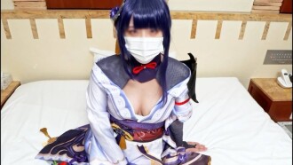 [Unzensiert / Preis für begrenzte Menge] Ein POV-Video des lüsternen Cosplayers General Rai, der Schwänze liebt und einen riesigen Creampie bekommt! Die Art, wie ihre enge Muschi zuckt, wenn sie einen Orgasmus hat, ist so erotisch!