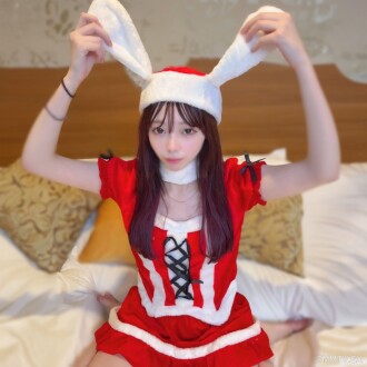 Nogizaka adalah gadis SMA dan SMP yang berkelas, dan Nishino Xuse terlihat seperti dia ada di sini, dan dia imut dalam dialek Kansai. Yukata yang polos dan polos. Ejakulasi dalam-dalam ke dalam vagina, semburan air panas di vagina yang sensitif.