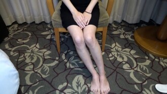 [無碼] 一個身高150厘米，身材嬌小可愛的女人。她總是面帶微笑，握著我的雞巴時看起來非常開心。真是太棒了！窺視著窺器內部。她開心地吞嚥，並在裡面射精。 *額外高清